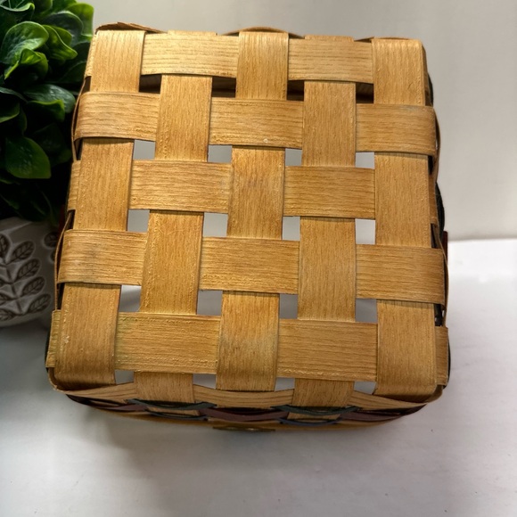 Peterboro Basket Co. Wooden Square Red Swing Handle, Red Green Blue Farmhouse - Picture 5 of 7